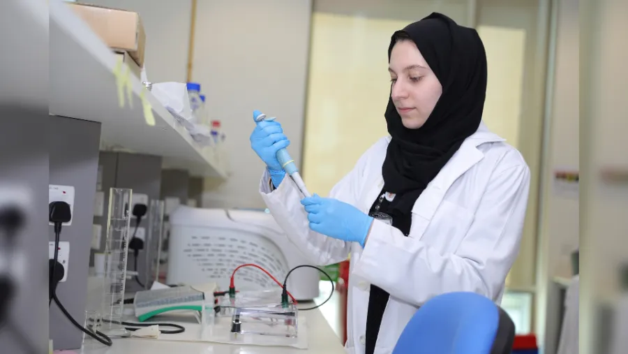 جامعة الإمارات تنشر 1077 ورقة بحثية وتمنح 14 براءة اختراع خلال النصف الأول من عام 2022