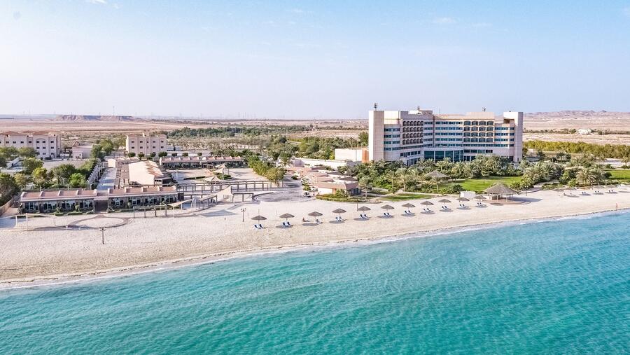 أمسيات زاخرة بالمتعة والترف لدى دانات جبل الظنة 