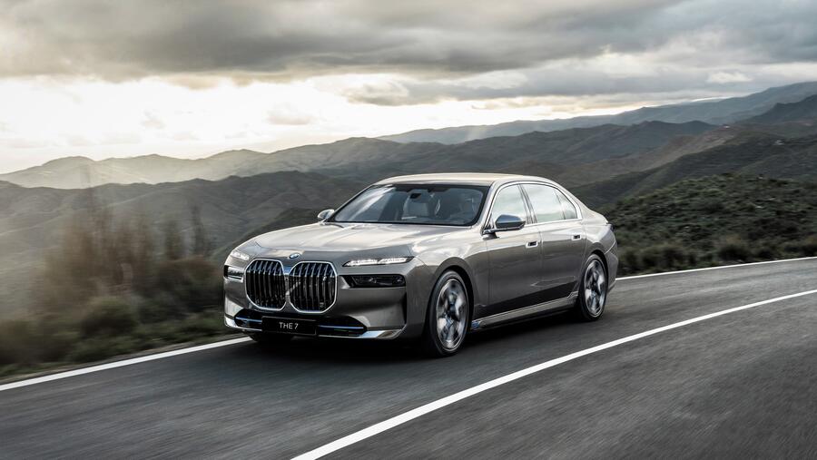 شركة السيارات الأوروبية تتيح الحجز المسبق على سيارة BMW الفئة السابعة 2023 في البحرين