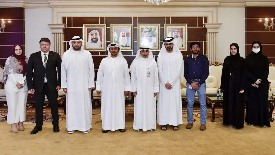 اطلاق شراكة استراتيجية بين جامعة الإمارات وشركة الإمارات لتعليم قيادة السيارات لتطوير أبحاث تعليم القيادة والسلامة المرورية