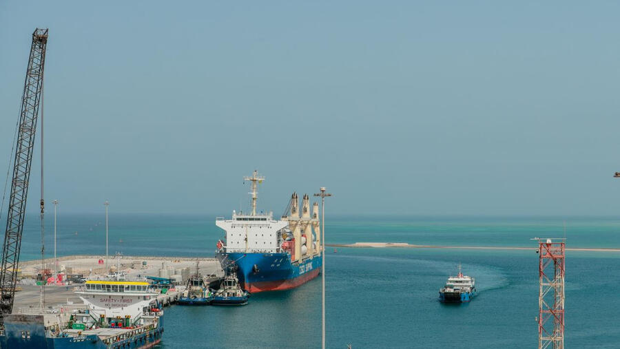 مجموعة موانئ أبوظبي تستقبل أول شحنة دولية في ميناء مغرق