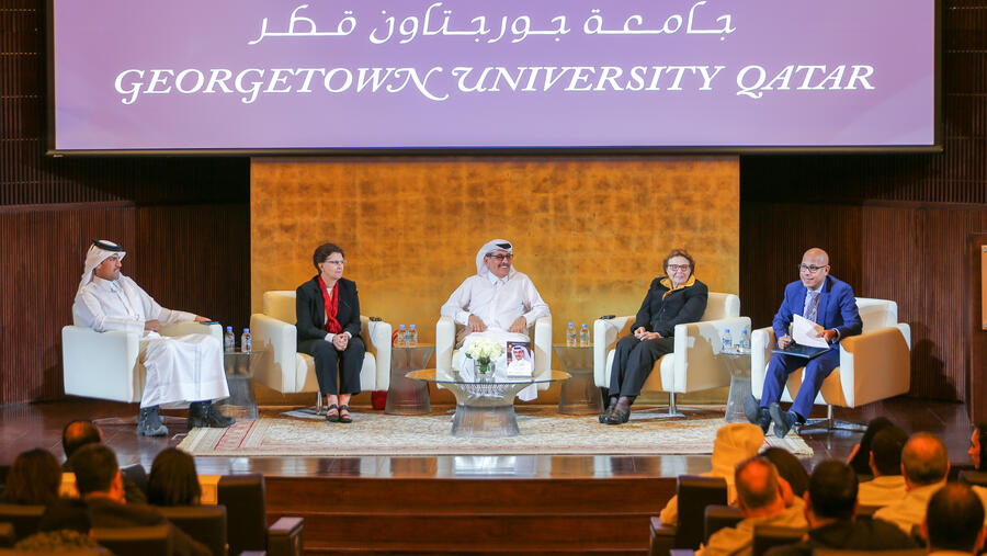 نادي الكتاب العربي بجامعة جورجتاون في قطر يستضيف سعادة حمد بن عبد العزيز الكواري لمناقشة كتابه عن الدبلوماسية والثقافة 