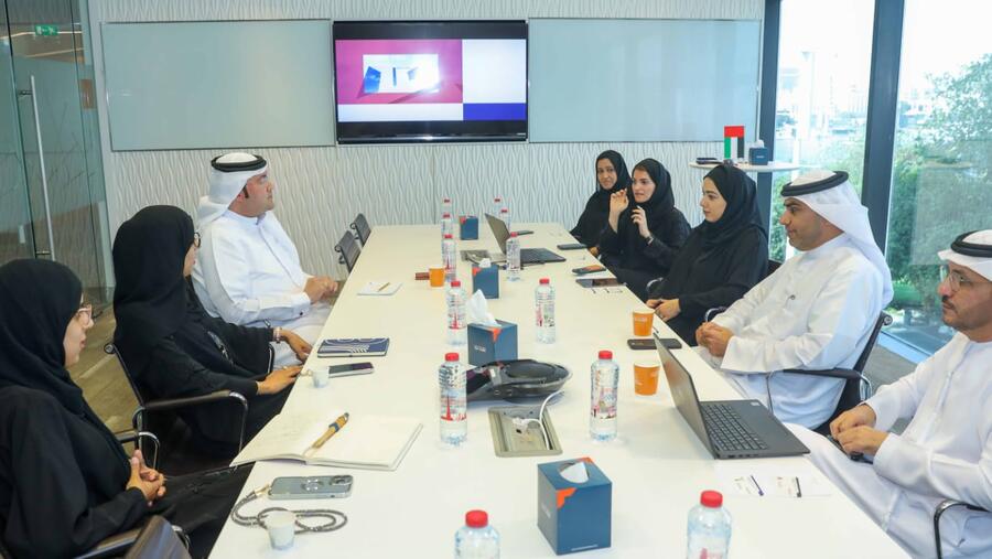 غرفة تجارة دبي تستعرض ممارساتها العالمية في إسعاد المتعاملين والتحول الرقمي مع غرفة رأس الخيمة