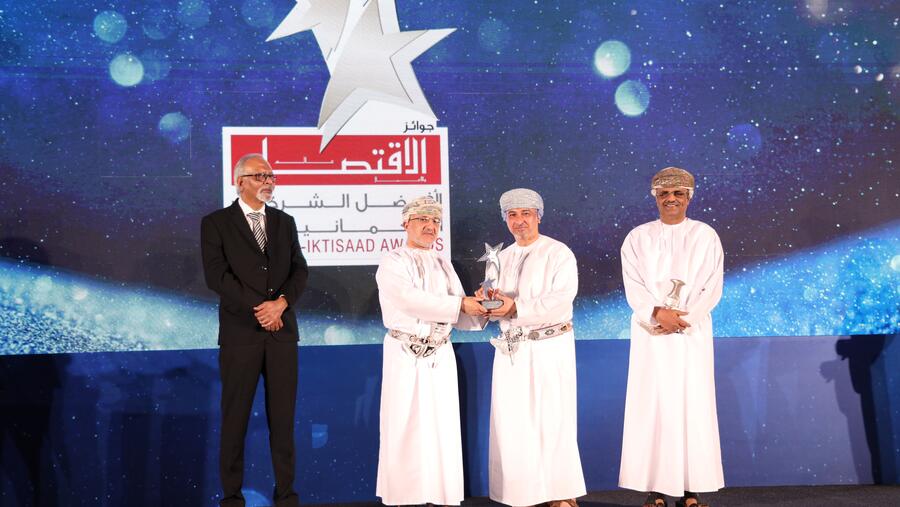 البنك الوطني العُماني يفوز بجائزة  أفضل الشركات أداءً عن فئة ’شركات رأس المال الكبير‘ ضمن جوائز مجلة عالم الاقتصاد والأعمال