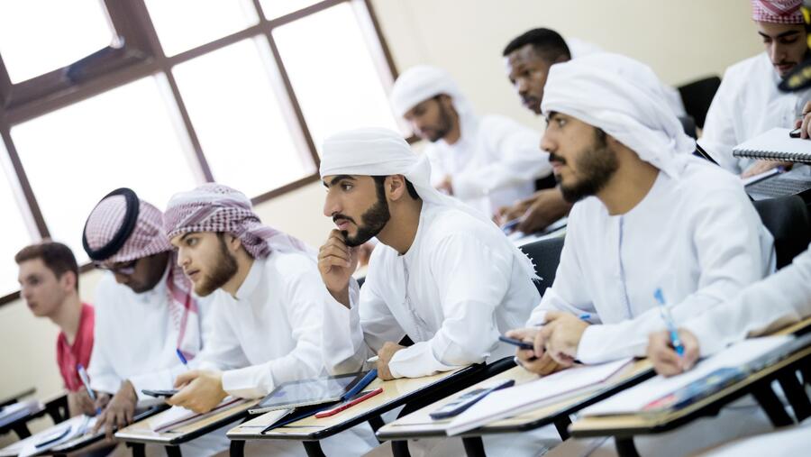 جامعة أبوظبي تنشر 2125 ورقة بحثية علمية موثقة وتحصد 11 براءة اختراع