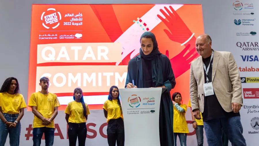 سعادة الشيخة هند توقع وثيقة "العهد القطري" لتعزيز أصوات الشباب بالعالم