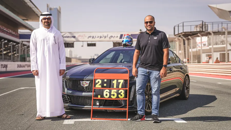 ’كاديلاك CT5-V Blackwing‘ تكسر الرقم القياسي الخاص بأسرع سيارة سيدان إنتاجية على حلبة GP في ’دبي أوتودروم‘