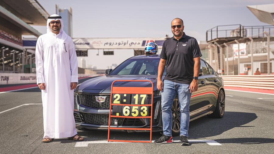 ’كاديلاك CT5-V Blackwing‘ تكسر الرقم القياسي الخاص بأسرع سيارة سيدان إنتاجية على حلبة GP في ’دبي أوتودروم‘