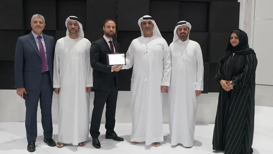عزيزي تحصل على جائزة تقديرية من أراضي دبي