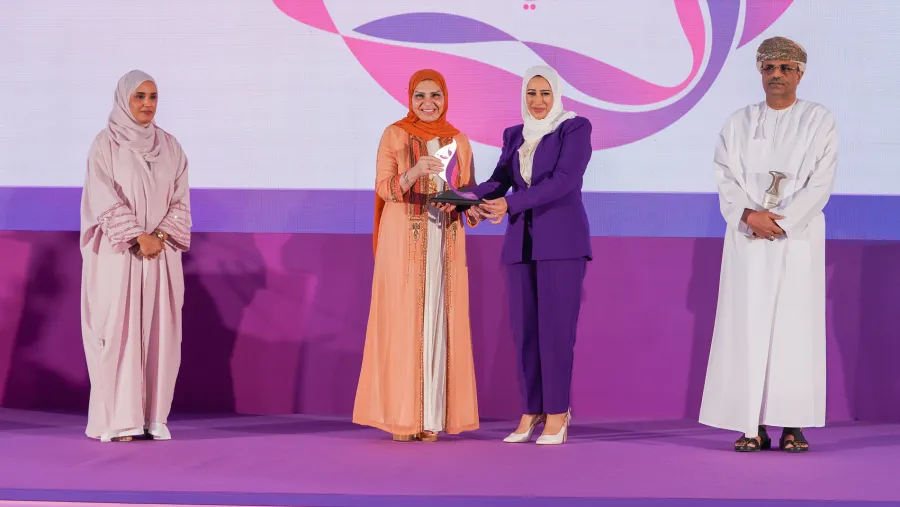 تكريم ثلاث من موظفات البنك الوطني العُماني ضمن منتدى المرأة ومؤتمر وجوائز مجلة المرأة للإجادة