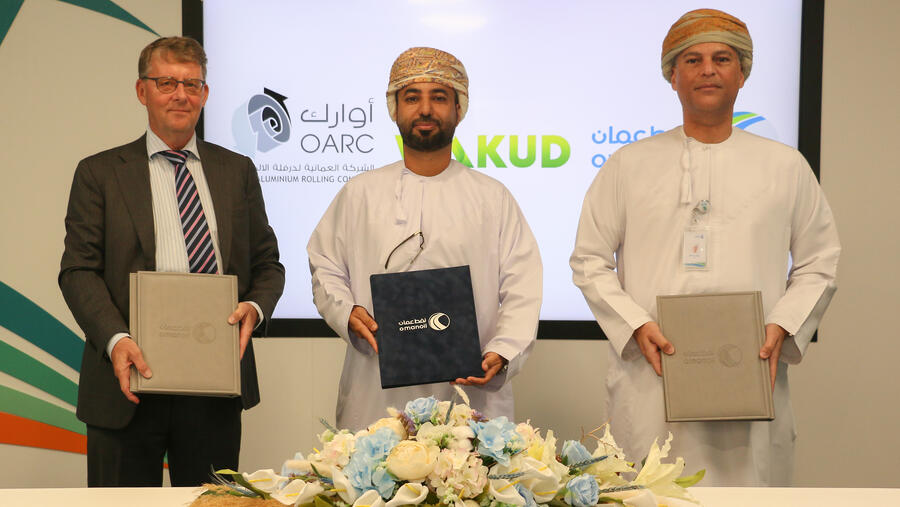 شركة النفط العُمانية للتسويق تزود الشركة العُمانية لدرفلة الألمونيوم بالديزل الحيوي الصديق للبيئة