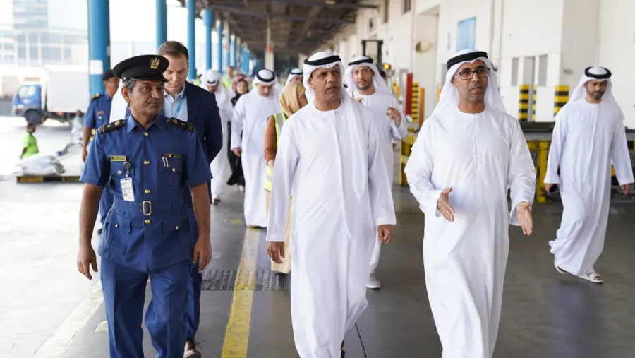 مدير عام جمارك دبي يطلع على إنجازات مراكز الشحن الجوي