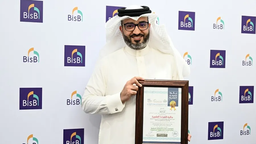 BisB’s Head of Sharia Coordination and Implementation Achieves “Academic Excellence Award in the Field of Social Responsibility for Islamic Financial Institutions and Banks”