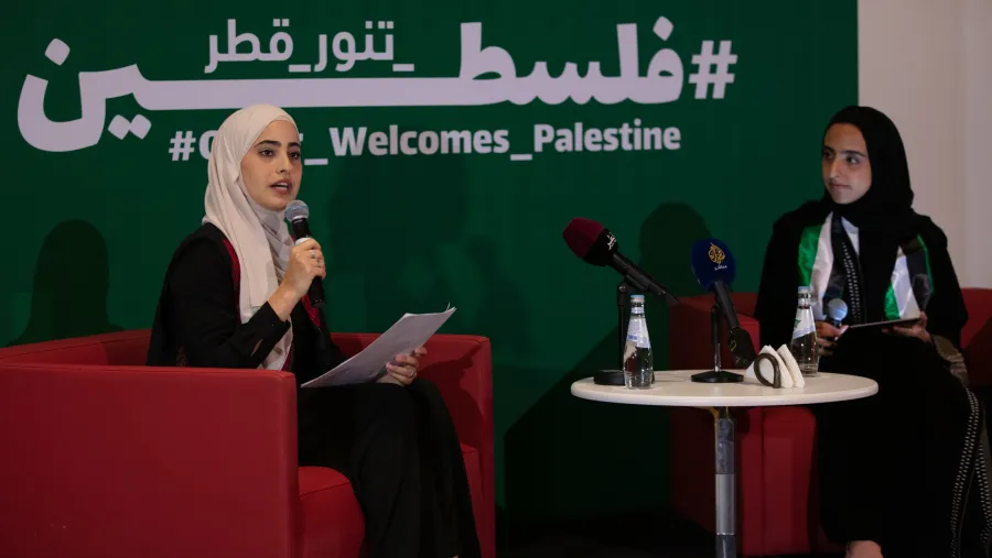 الناشطة الفلسطينية منى الكرد تخاطب الشباب العربي: "أنتم أصواتنا في الخارج" في فعالية نظمتها مؤسسة قطر بالتزامن مع بطولة كأس العالم FIFA قطر 2022™