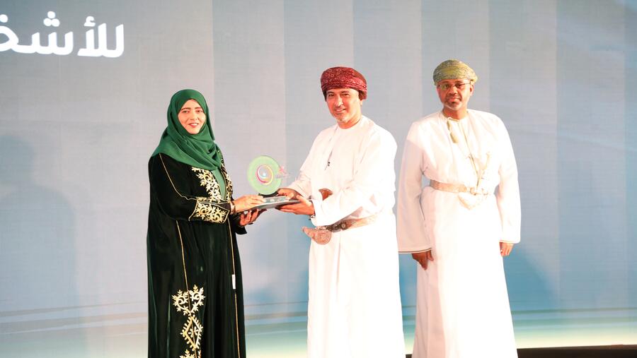 تكريم البنك الوطني العُماني من وزارة التنمية الاجتماعية نظير جهوده في تمكين الأشخاص ذوي الإعاقة