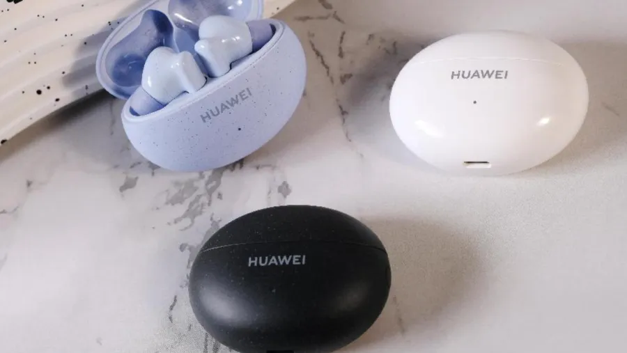 سماعات HUAWEI FreeBuds 5i متوفرة الآن في الكويت