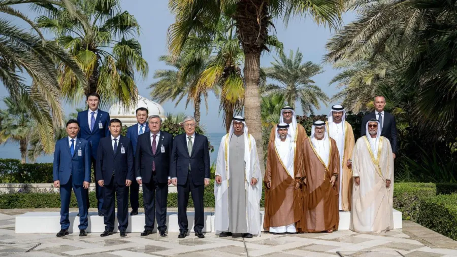 مجموعة موانئ أبوظبي توقع اتفاقيات تعاون استراتيجي مع الشركة الكازاخستانية الوطنية للنفط ("كاز موناي غاز") ووزارة الصناعة وتطوير البنية التحتية في كازاخستان
