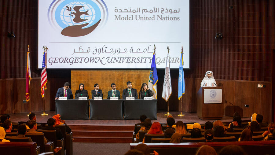جامعة جورجتاون في قطر تجذب المئات من طلاب المدارس الثانوية الدولية إلى مؤسسة قطر للحصول على درس في الدبلوماسية