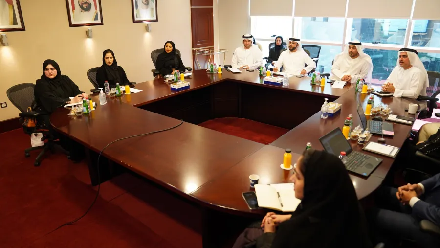 جمارك دبي تُطلع نظيرتها بأبوظبي على التسهيلات المقدمة لشركات الشحن السريع