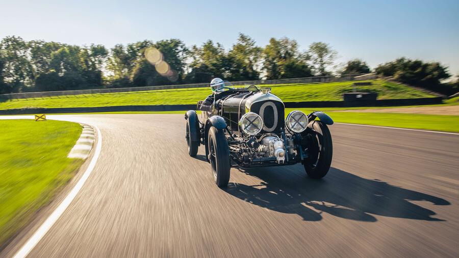 Bentley Blower تعود إلى عالم السباقات