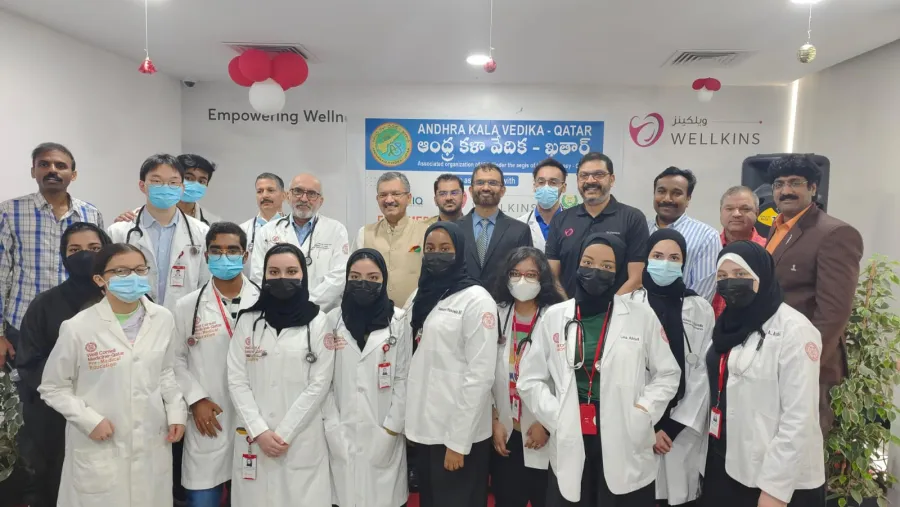 طلاب وايل كورنيل للطب - قطر يشاركون في مخيم طبي مجاني للعمال