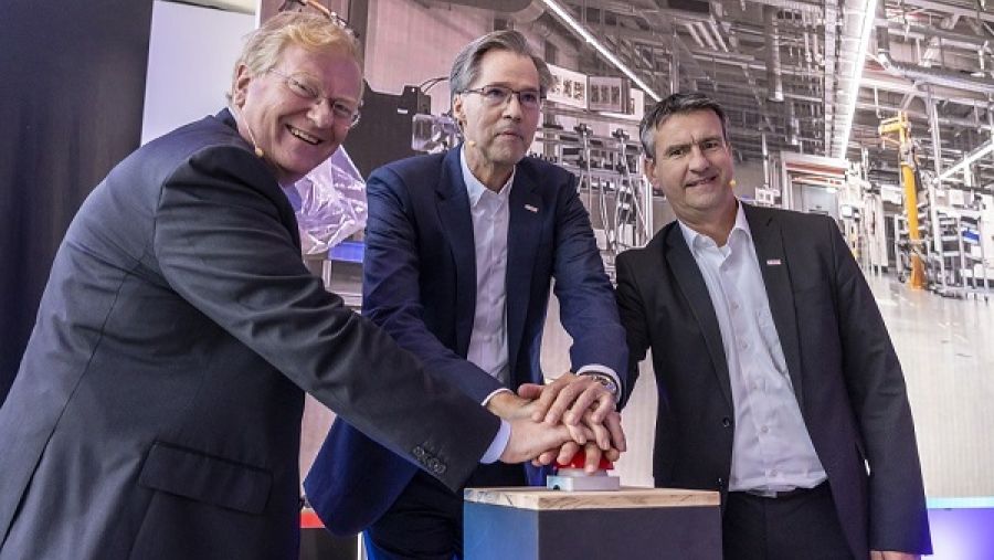 Into the hydrogen age: Bosch starts volume production of its fuel-cell power module