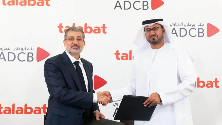 شراكة استراتيجية بين بنك أبوظبي التجاري وشركة طلبات الإمارات عبر طرح بطاقة ائتمان جديدة تتميز بمزايا غير مسبوقة وتجربة رقمية بالكامل 