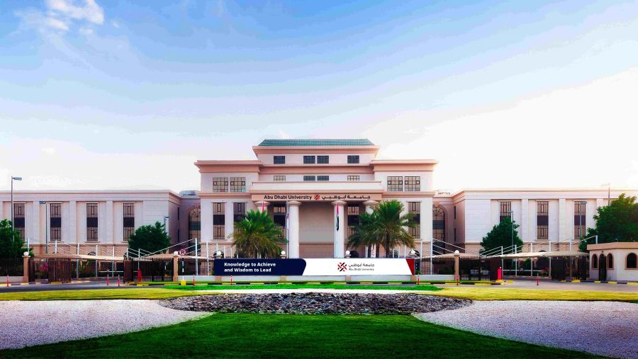حمدان بن زايد يقدم 20 منحة دراسية شاملة لأوائل الثاني عشر للالتحاق بجامعة أبوظبي