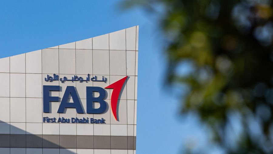 بنك أبوظبي الأول يتعاون مع "مصدر" و"بلو كربون" لتسريع نمو أسواق تداول الكربون في الشرق الأوسط وشمال أفريقيا