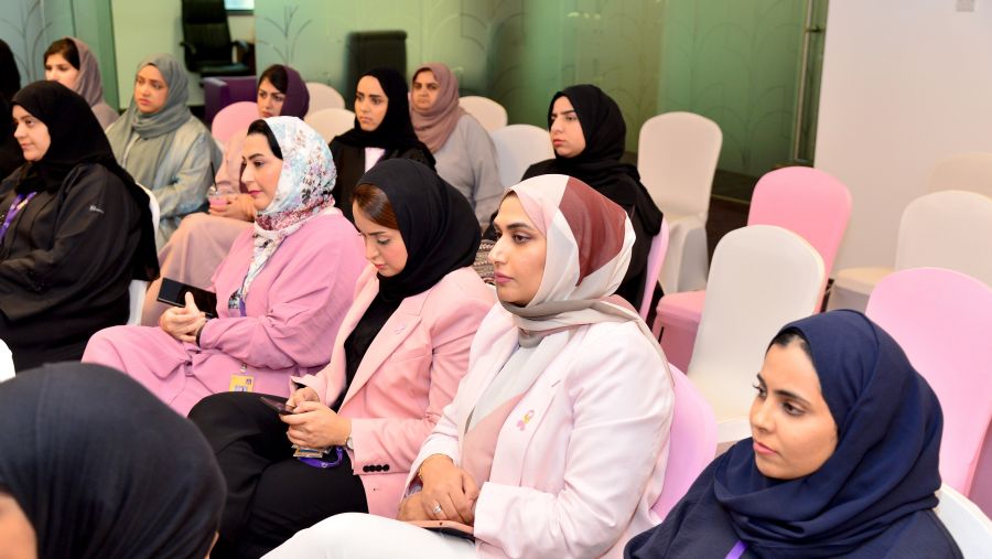 البحرين الإسلامي (BisB) ينظم فعالية " Think Pink “ لموظفاته