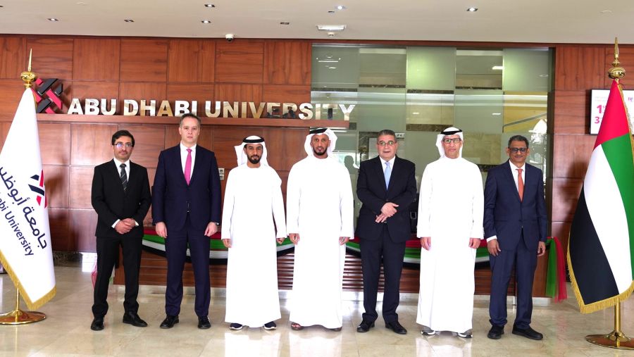 جامعة أبوظبي ومجموعة الصقر المتحدة توقعان اتفاقية تعاون لإطلاق مركز أبحاث علمية
