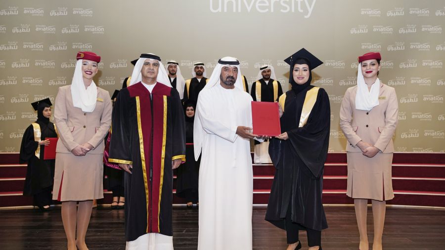 جامعة الإمارات للطيران تكرم 302 من قادة المستقبل