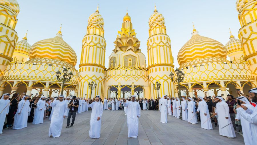 القرية العالمية ترحّب بضيوفها في موسمها الــــ 29 بافتتاح مبهر