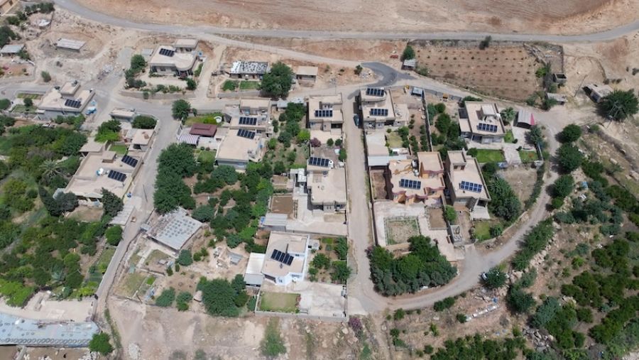 العراق يفتتح أول قرية تعمل بالكامل بالطاقة الشمسية في كولاك