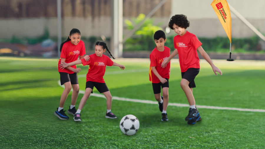 ماكدونالدز الإمارات تثري فعاليات أكاديمية ماكدونالدز جونيور للرياضة لتشمل إلى جانب البادل كلاً من كرة السلة وكرة القدم والكريكيت