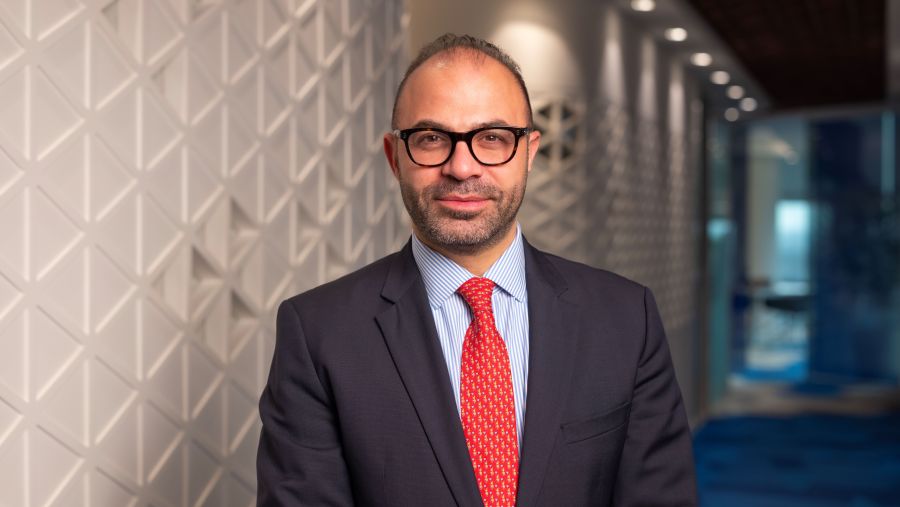 أعلنت شركة Visa الرائدة عالمياً في مجال المدفوعات الرقمية ، عن استضافة بيانات منصة قبول المدفوعات Visa Acceptance Platform على بنية سحابية محلية داخل المملكة العربية السعودية، وهو تنفيذ يُعد الأول من نوعه عالميًا لشركةVisa ، بما يتوافق مع توجيهات البنك المركزي السعودي (ساما). وبالتالي، سيصبح بإمكان التجار في المملكة قبول المدفوعات بسرعة وأمان أكبر عبر CyberSource، وهي خدمة متاحة على Platform Visa Acceptance، كل ذلك من خلال عملية ربط واحدة فقط مع المنصة.  وتُسهّل هذه الخطوة على أصحاب الأعمال في المملكة تقديم