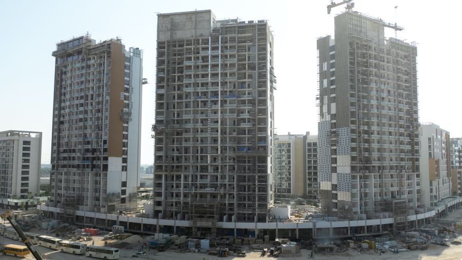 عزيزي للتطوير العقاري تُعلن عن إنجاز 81% من مشروع "ريفييرا بيتش فرونت I"