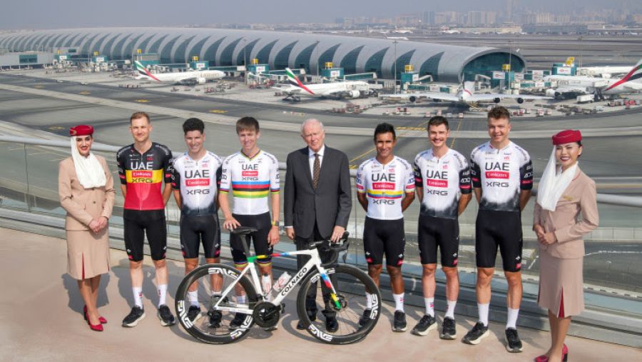 فريق الإمارات XRG للدراجات يزور المقر الرئيسي لمجموعة الإمارات