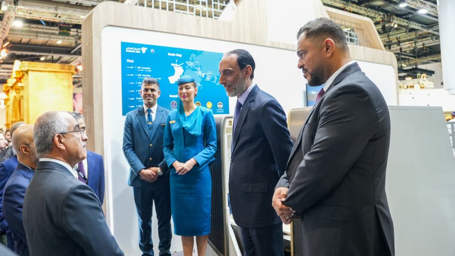 الطيران العُماني يستعرض خدماته الحائزة على جوائز وتوسّع شبكته الدولية في معرض سوق السفر العالمي – لندن 2025