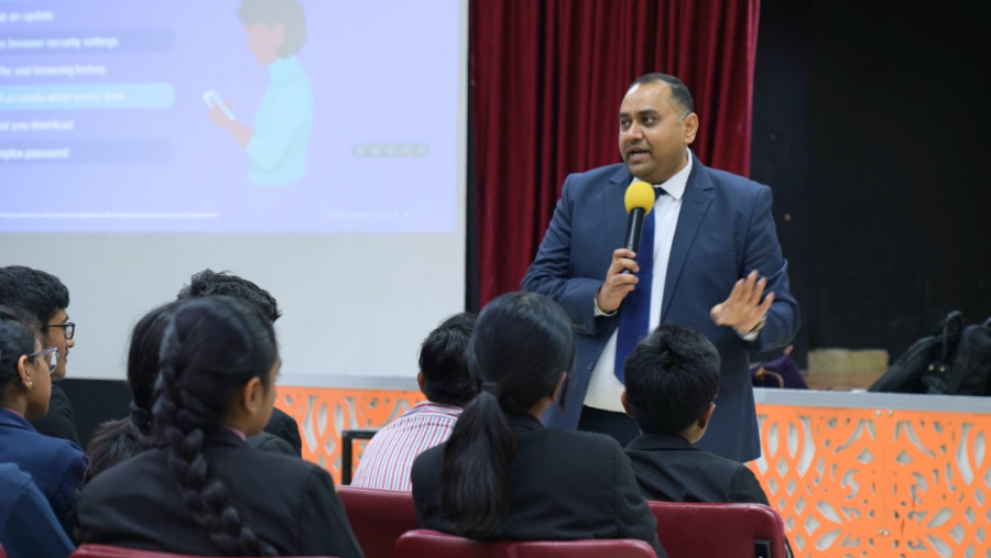 كي بي إم جي في الكويت تطلق حملة "كن آمناً على الإنترنت" لعام 2025 مستهدفة 10,000 طالب في الكويت