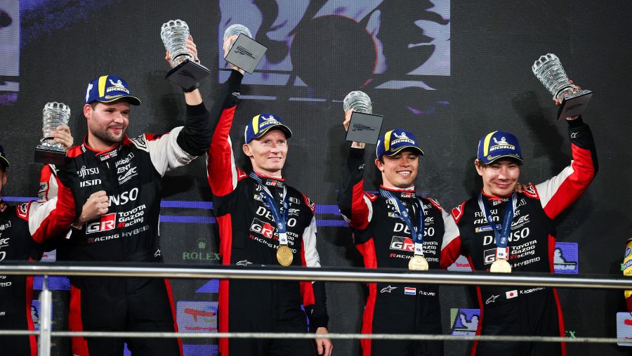 فريق تويوتا جازو للسباقات يفوز بالمركزين الأول والثاني بسباق البحرين 8 ساعات