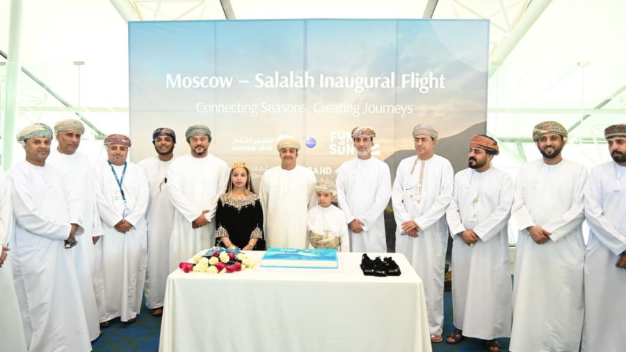 الطيران العُماني يحتفل بوصول أولى رحلاته المُباشرة من موسكو إلى مطار صلالة 
