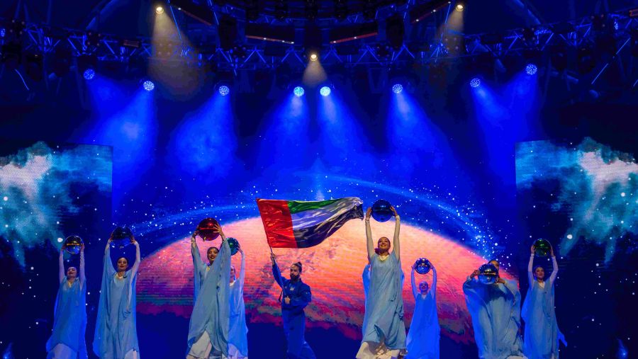 القرية العالمية تحتفي بعيد الاتحاد الـ54 وسط أجواء مفعمة بألوان العلم الإماراتي وعروض الألعاب النارية المبهرة وعرض طائرات الدرون المذهل