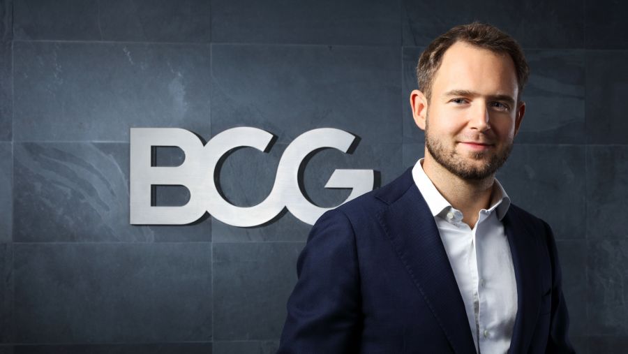 صافي الثروة المالية في الإمارات العربية المتحدة يسجّل مستوى قياسيًا جديدًا ويبلغ 3.12 تريليون دولار في عام 2024