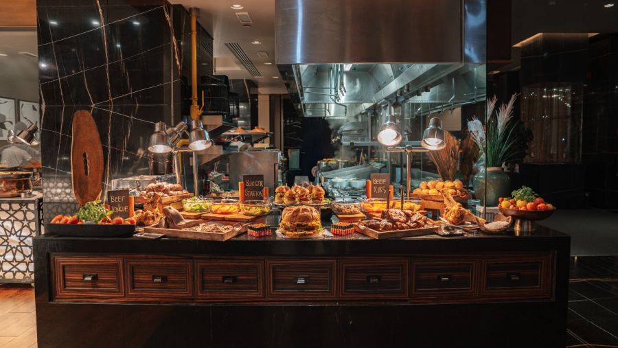 ريكسوس مارينا أبوظبي يقدّم أمسيات عشاء بطابع خاص في مطعم "تيرا ماري"