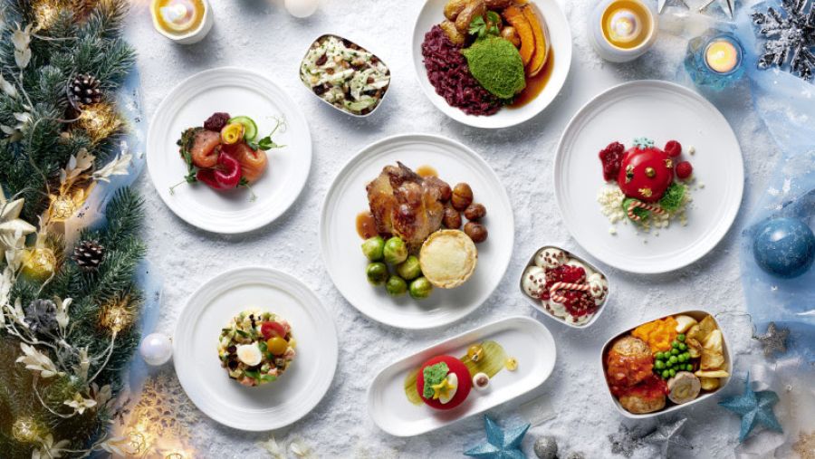 طيران الإمارات تنشر أجواء عيد الميلاد على رحلاتها وفي صالاتها حول العالم