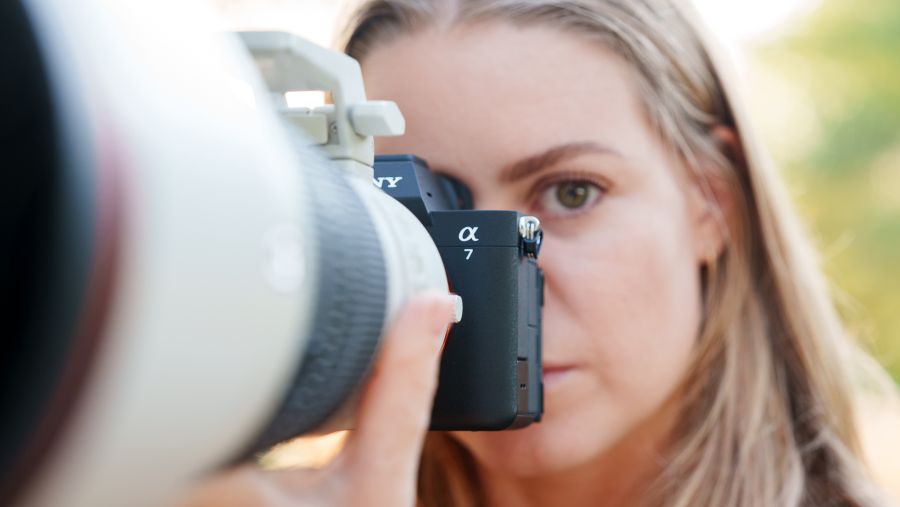 سوني تُطلق النسخة الأولى من برنامج ألفا فام في دولة الإمارات دعماً لصانعات المحتوى 