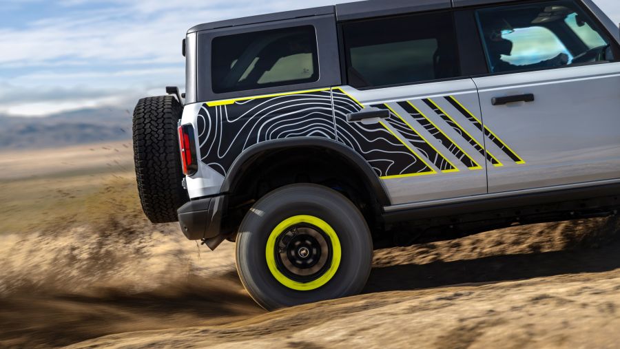 طراز فورد برونكو آر تي آر RTR الجديد يُقدّم الأداء عالي السرعة والأناقة والجرأة