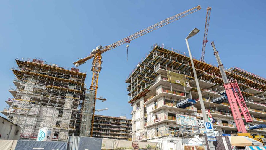 عزيزي للتطوير العقاري تُعلن عن إنجاز 32% من أعمال البناء في مشروع "واحة الشاطئ II"