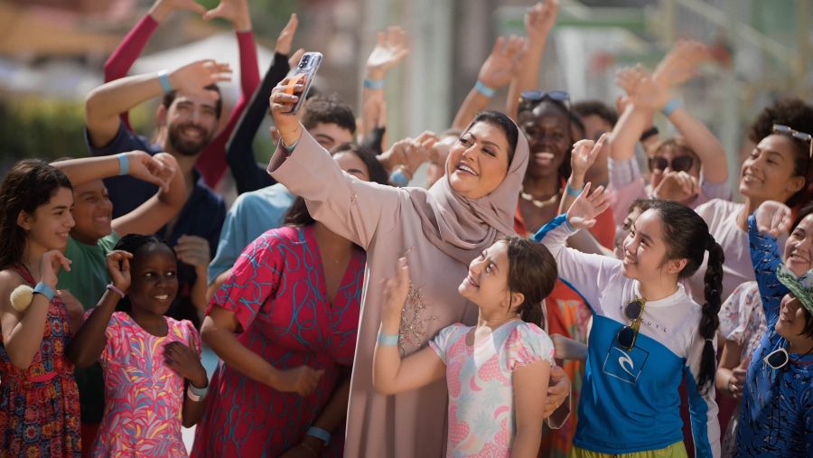 جزيرة ياس تطلق فيديو غنائي حصري بصوت الفنانَين الإماراتيَين أريام وفيصل الجاسم وبمشاركة نخبة من نجوم الخليج